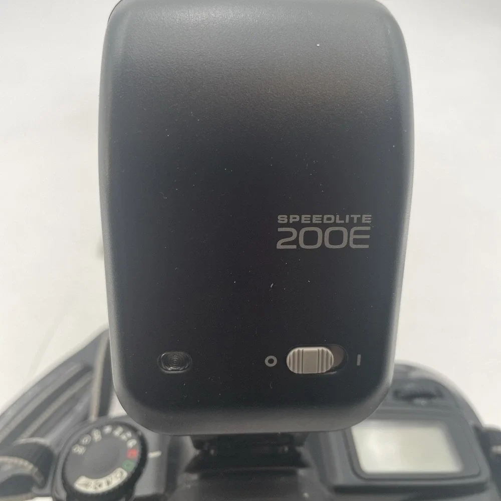 Canon EOS Rebel DSLR Camera +Canon 80-200mm Zoom Lens +Canon 200E Flash+Battery